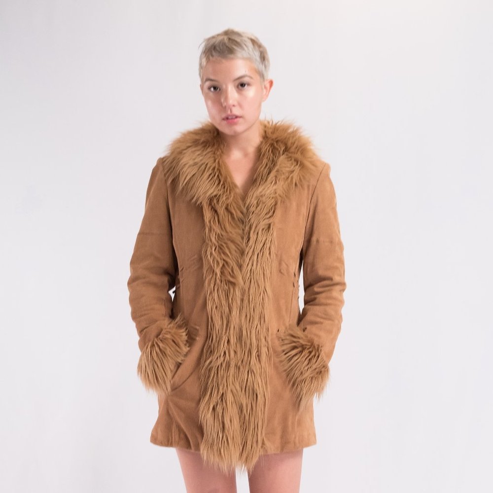 vintage penny lane // detailed suede, faux fur trim // camel honey-colored coat
